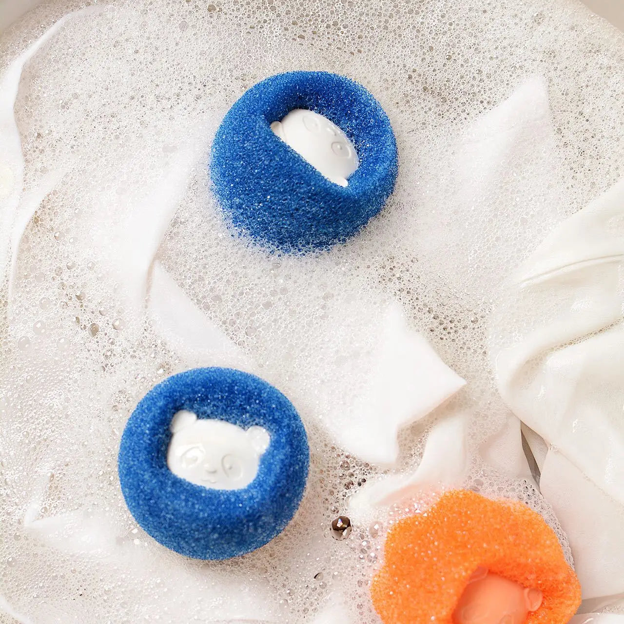 Pet Hair Remover Ball: Laundry Fur and Lint Catcher.