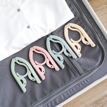 4 VoyagerFlex Foldable Hangers