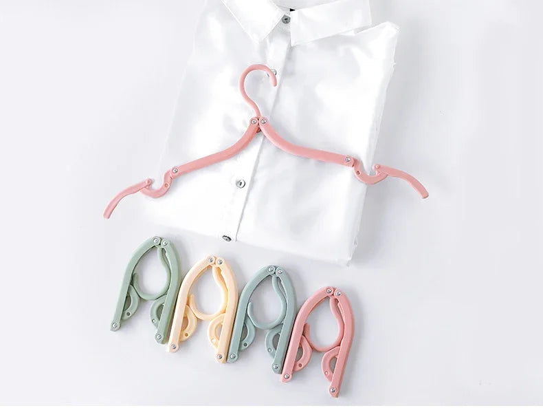 4 VoyagerFlex Foldable Hangers