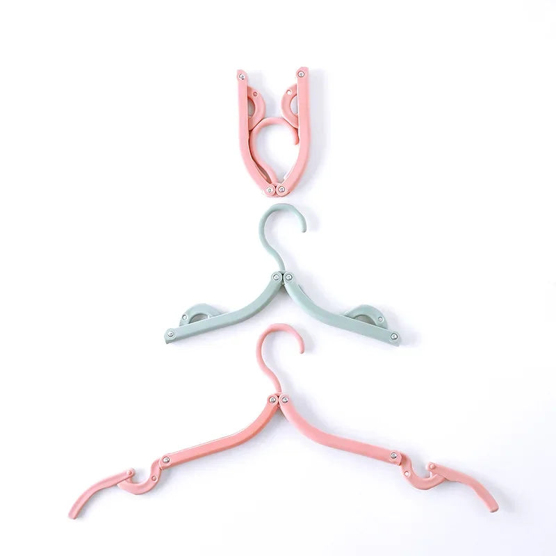 4 VoyagerFlex Foldable Hangers